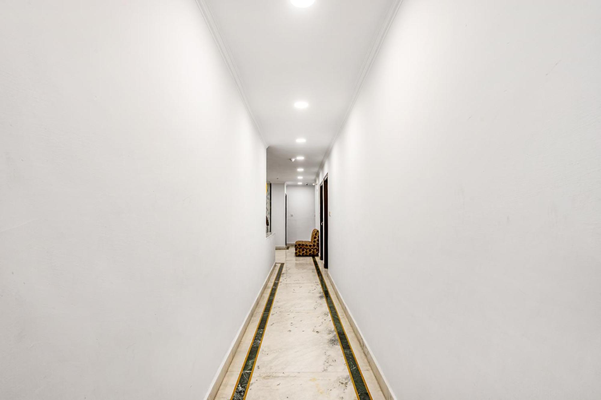 Hotel Nice Palace Дели Экстерьер фото