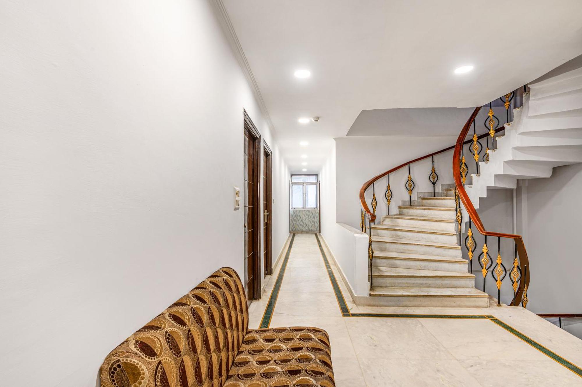 Hotel Nice Palace Дели Экстерьер фото