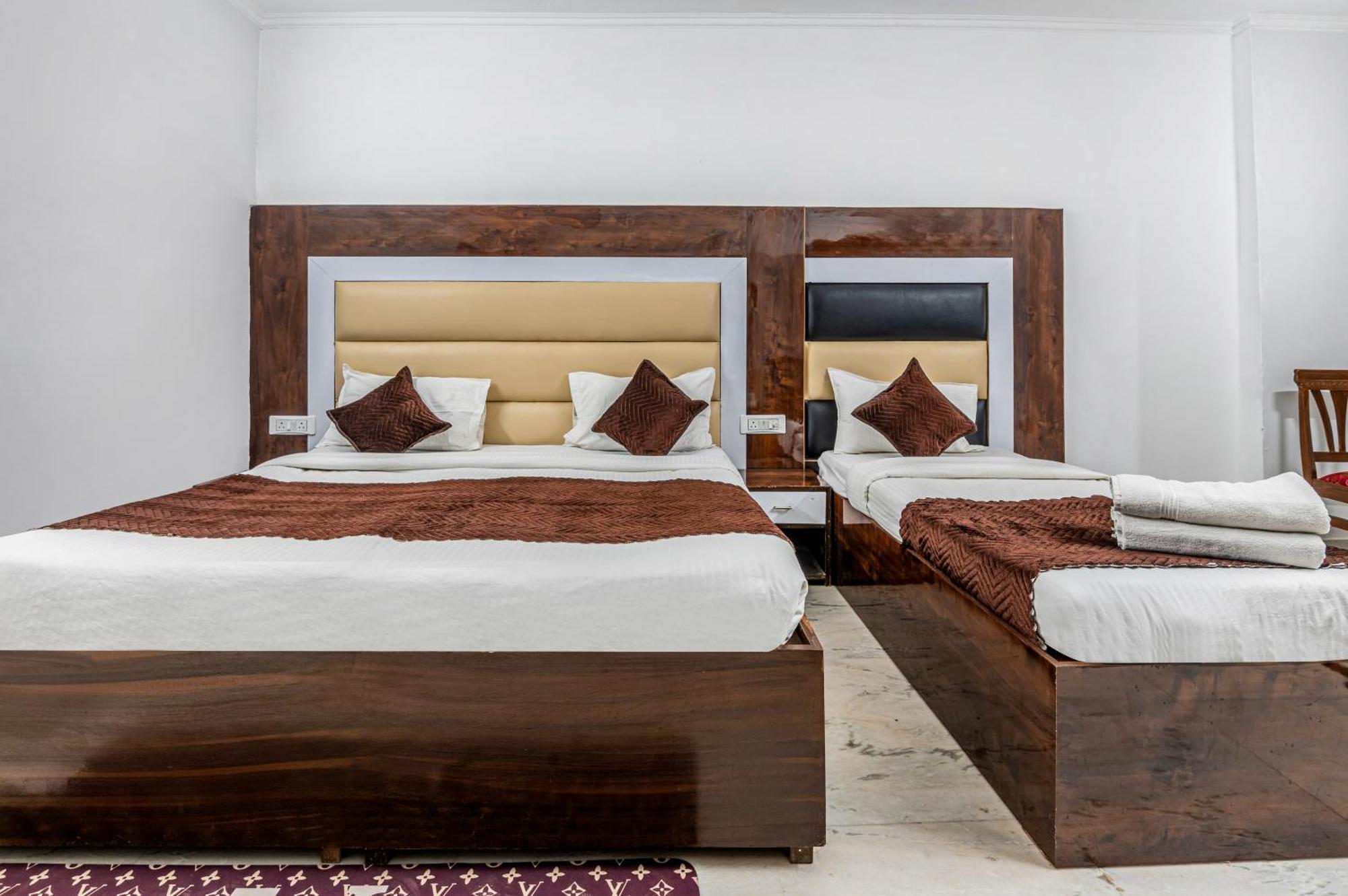 Hotel Nice Palace Дели Экстерьер фото