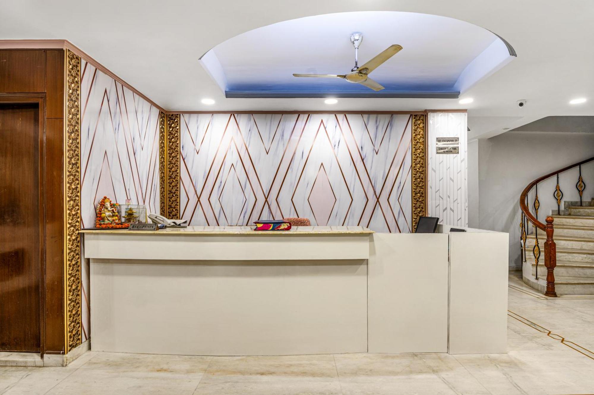 Hotel Nice Palace Дели Экстерьер фото