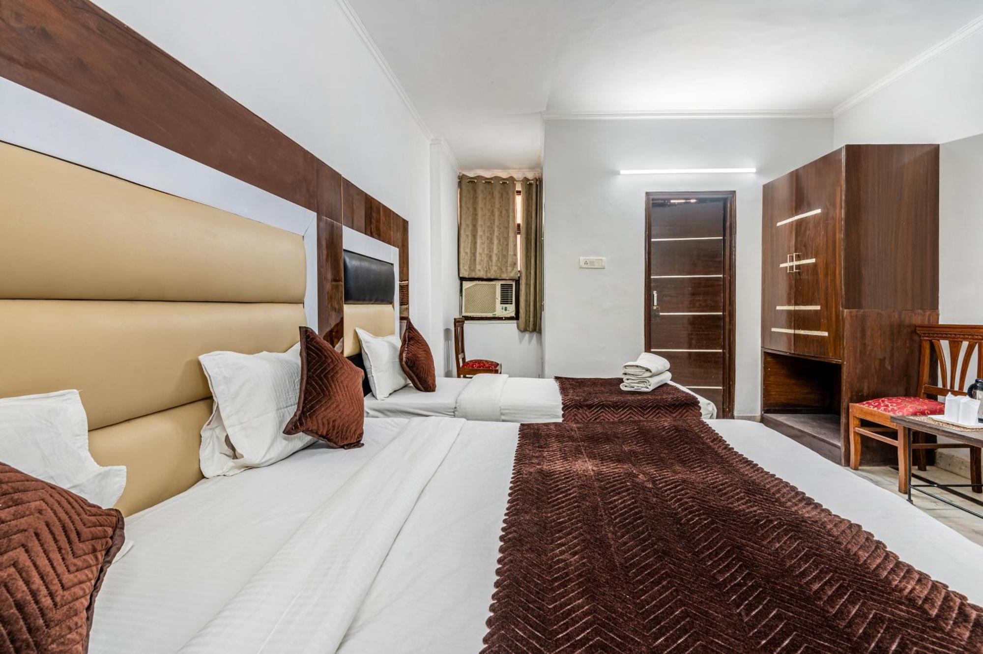 Hotel Nice Palace Дели Экстерьер фото